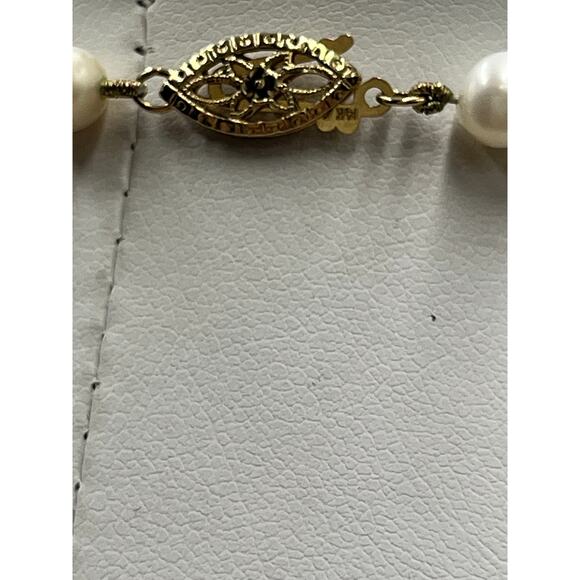 Vintage 18" Cultured Pearl
Necklace 14K Gold Filigree Box Clasp
5-8mm Pearls - Picture 10 of 13